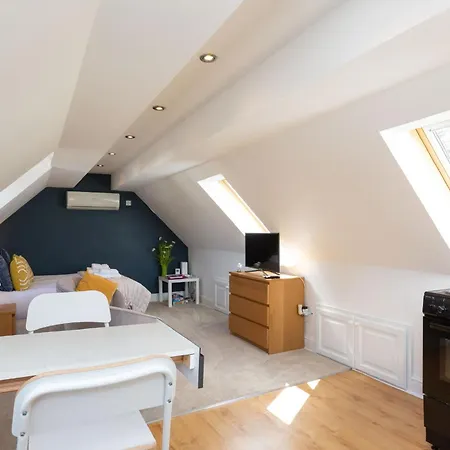 The Longmynd Stunning Studio Flat With Own Large Garden Shrewsbury Exterior photo