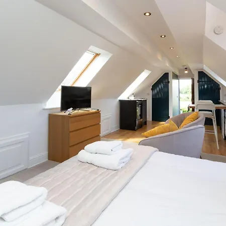 The Longmynd Stunning Studio Flat With Own Large Garden Shrewsbury Exterior photo